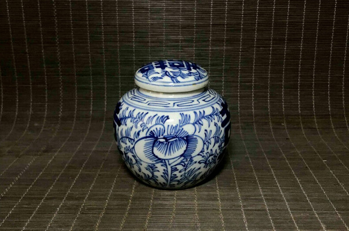 3in Chinese Porcelain Blue White Double Happiness Receiving Tank Cover Can Old