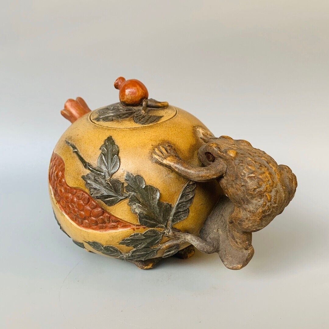 Chinese Yixing Zisha Clay Handmade Exquisite Teapot （青蛙石榴壶 底款：蒋蓉）