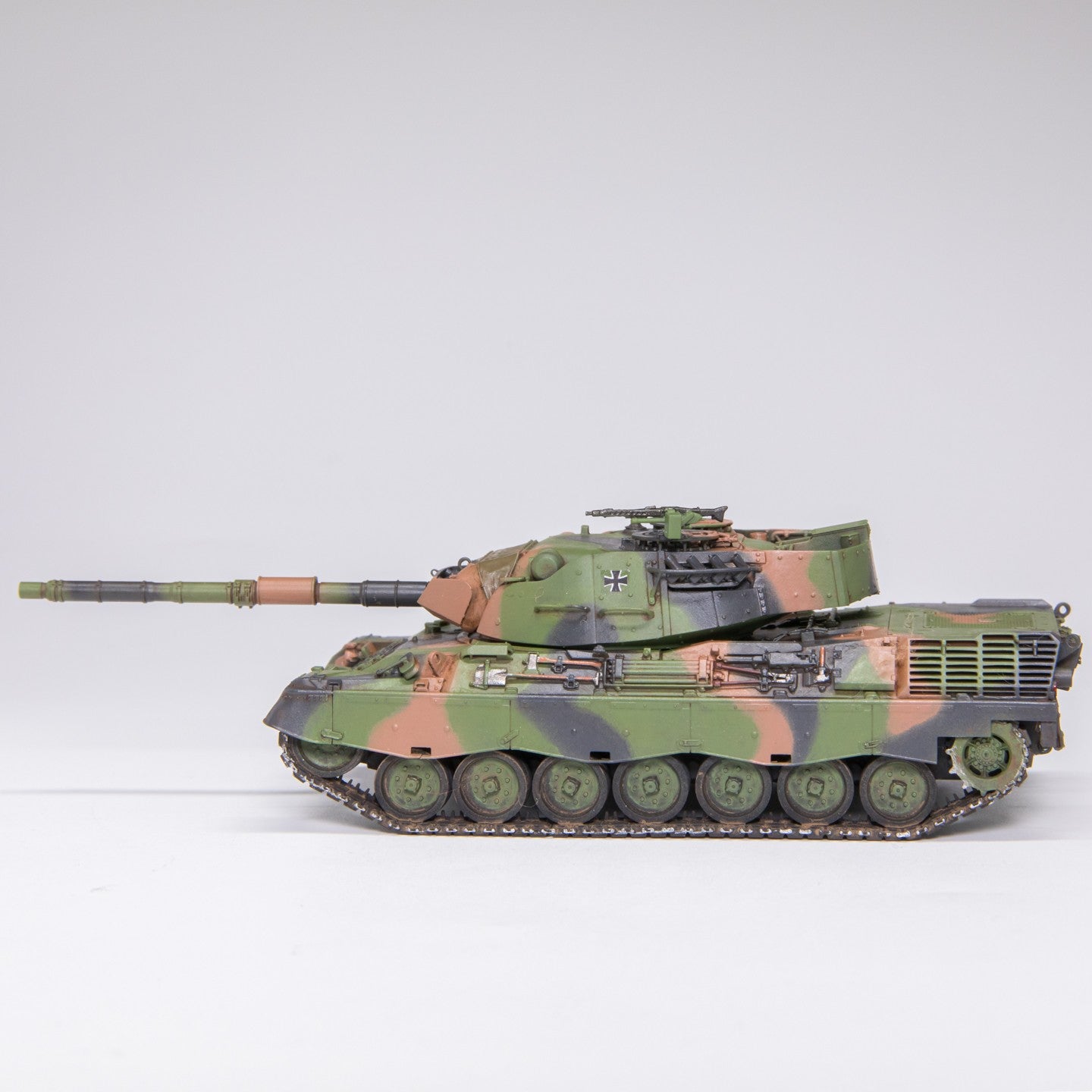 Handmade 1/72 German Leopard 1 Main battle tank A1A1 finished model