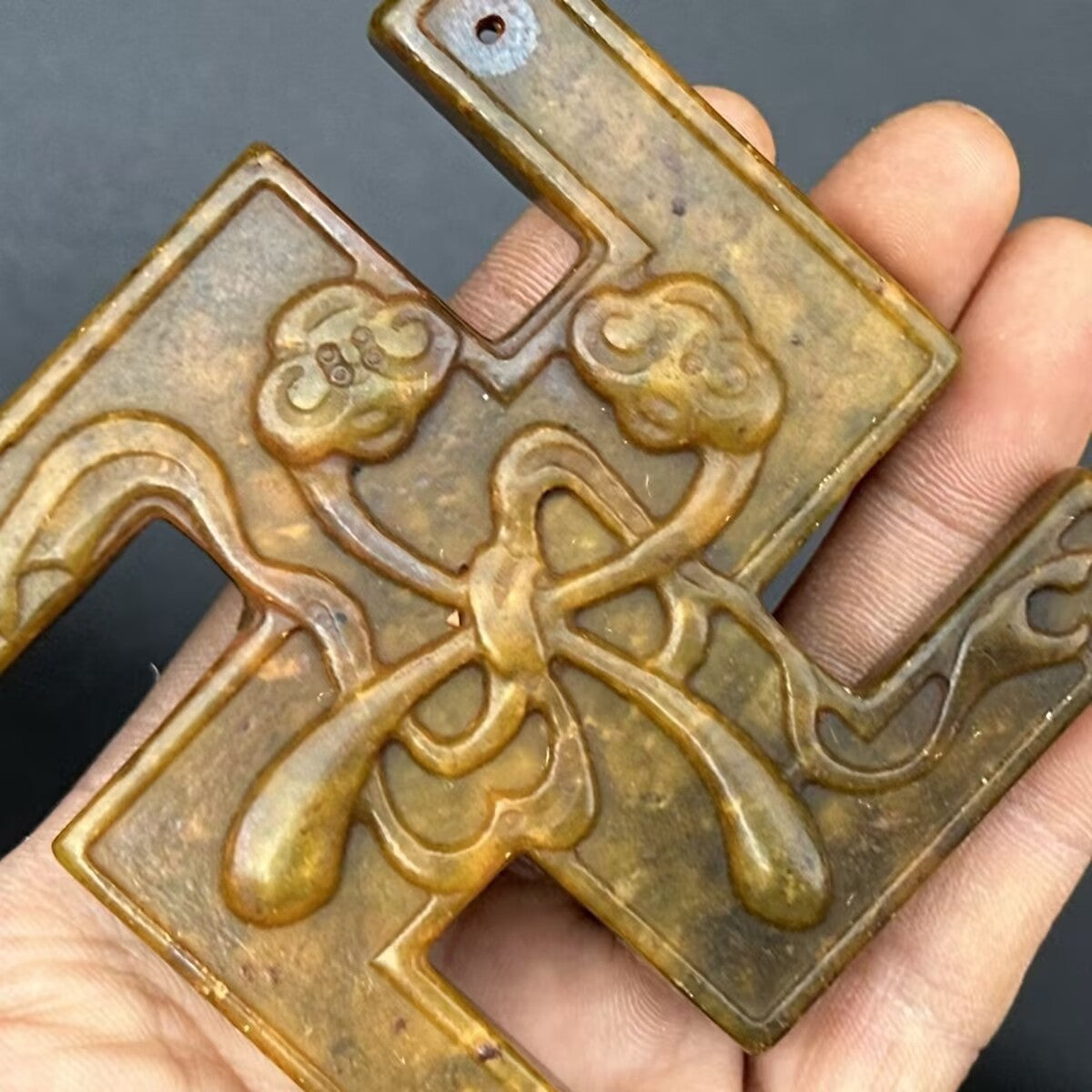 Natural Jade Stone Hindu Religious Swastik Swastika Pendant Chain Tag Amulet