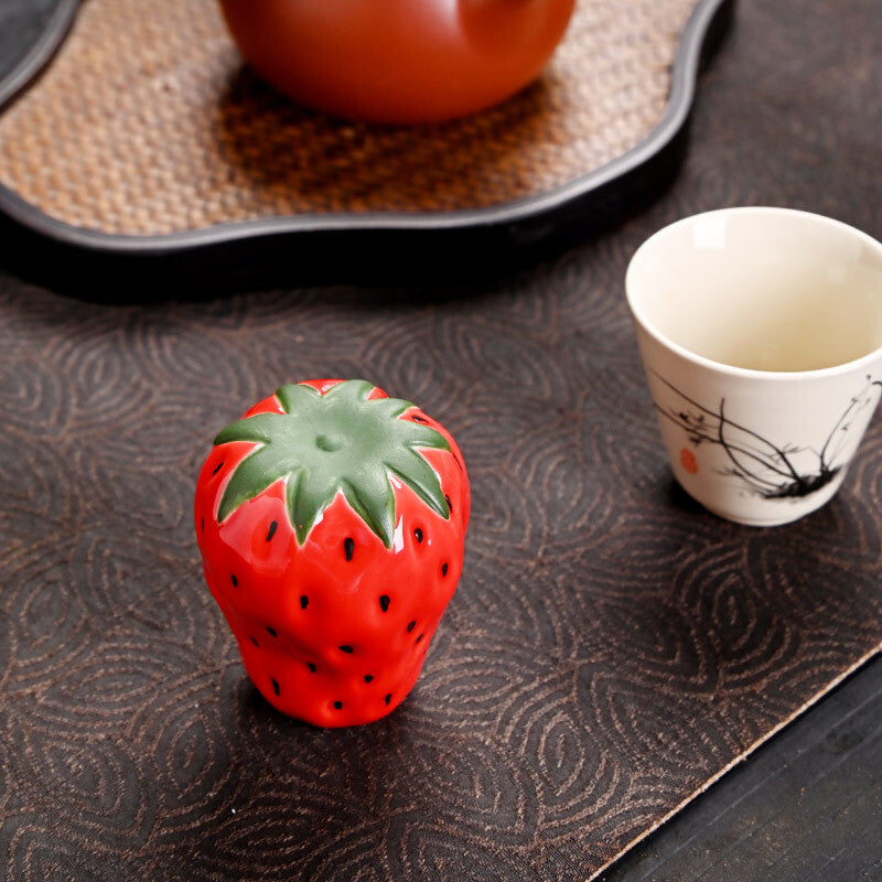 Creative Tea Pet Holder For Lid Of Gaiwan Tea Pot Porcelain Strawberry Design