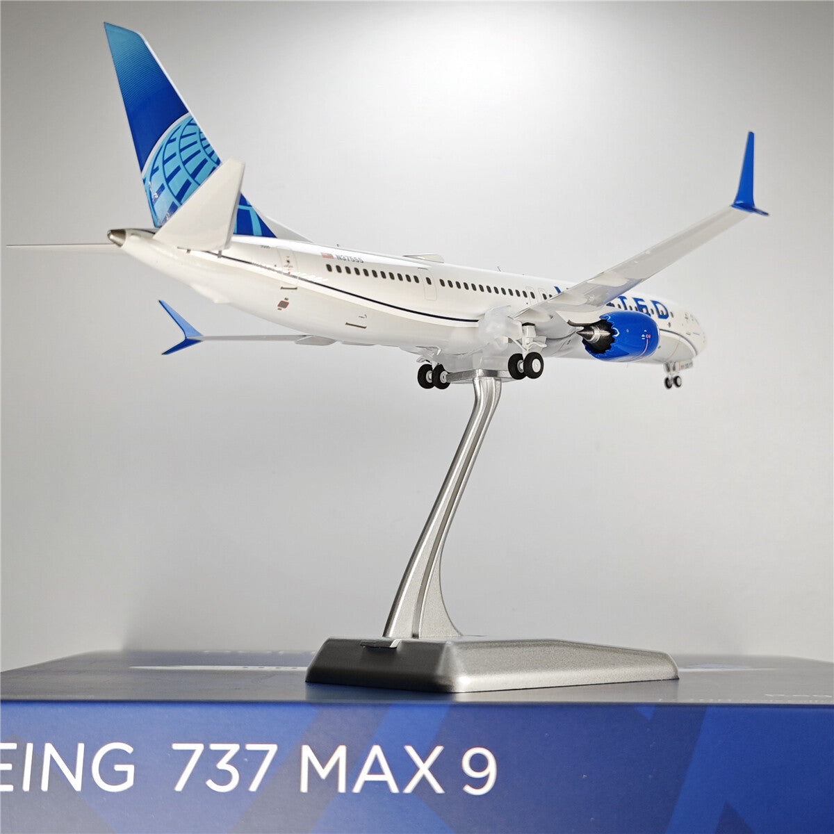 1:200 NG Models United Airlines Boeing 737 MAX 9 N37555 Diecast Aircraft Model