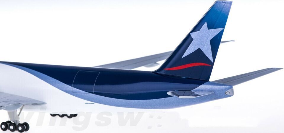 1:200 32CM Hogan LAN CARGO BOEING 777F Airfreighter ABS Plastic Aircraft Model
