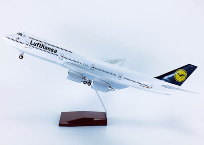 1:160 47CM Lufthansa BOEING 747-8 Airplane Landing Gear Resin Aircraft Model