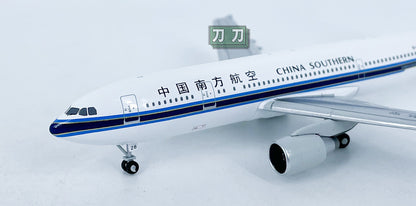 1:400 JET CHINA SOUTHERN A300-600R B-2323 Passenger Airplane Diecast Model