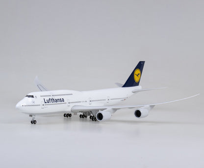 1:160 47CM Lufthansa BOEING 747-8 Airplane Landing Gear Resin Aircraft Model