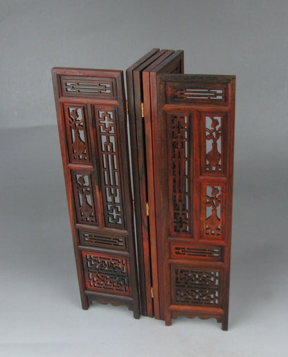 China Rosewood Suanzhi Wood Carved Flower Design Small Folding Screen 9.7"