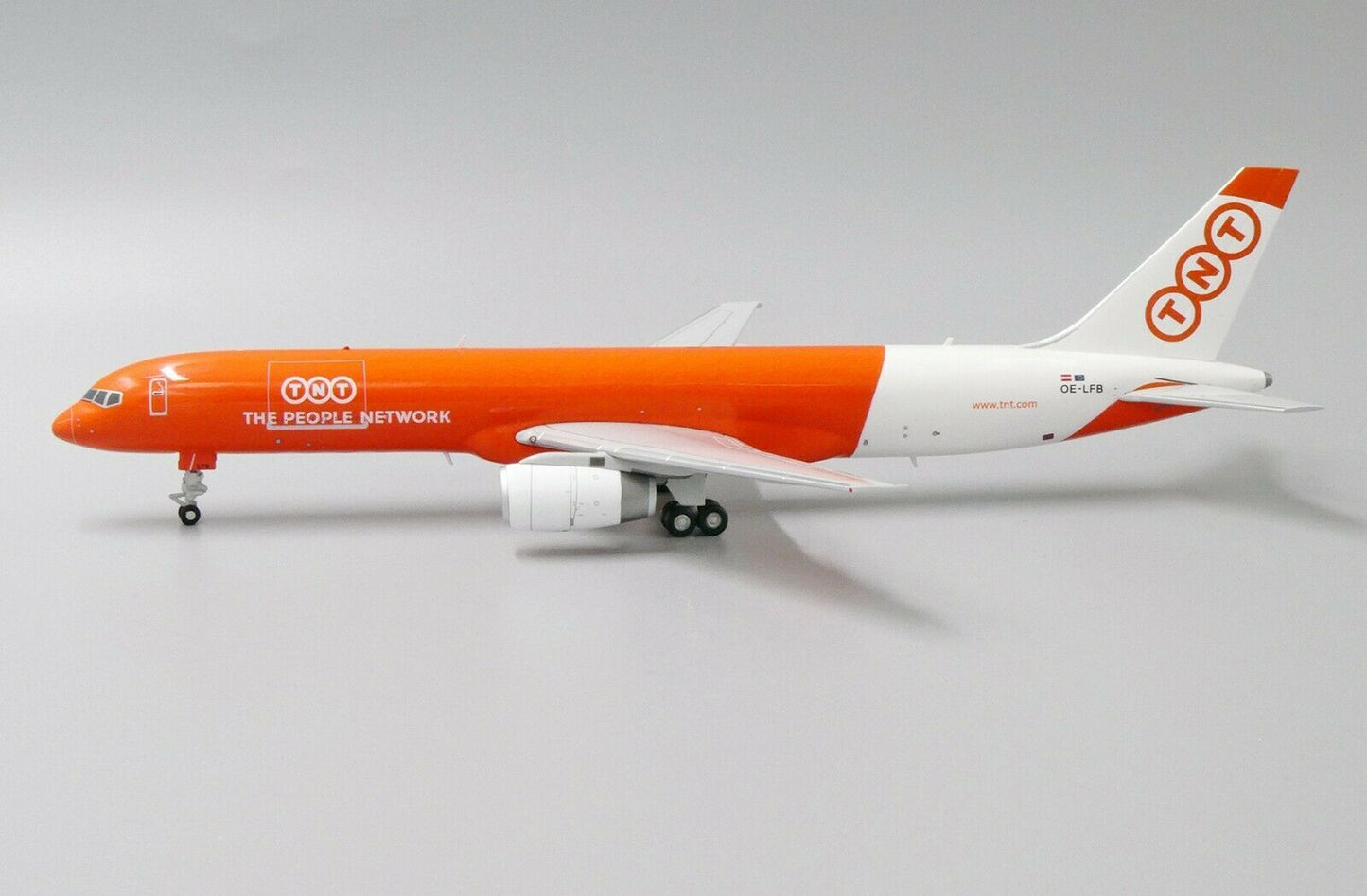 1:200 JC Wings TNT BOEING B757-200 PF Passenger Airplane Diecast Aircraft Model