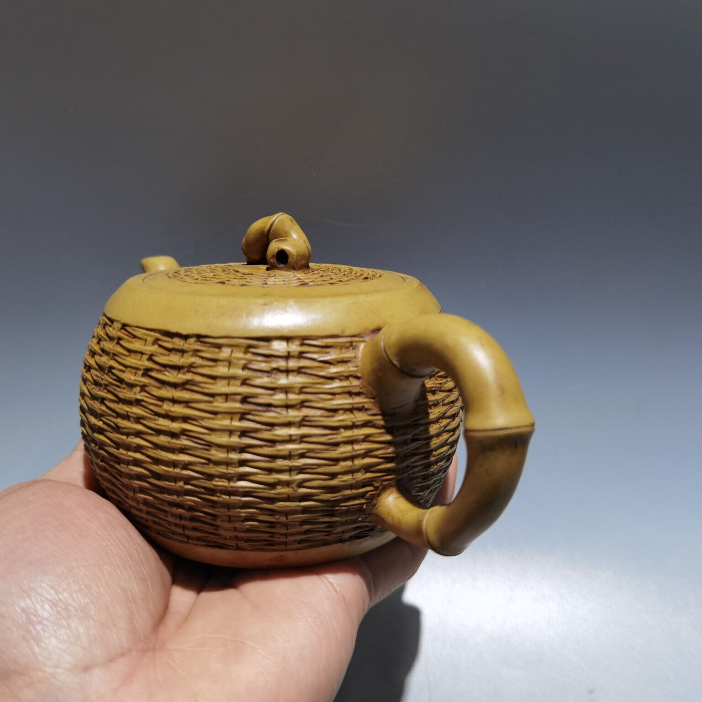 Chinese Yixing Zisha Clay Handmade Exquisite Teapot （竹编壶 底款：瑞新陶艺 )