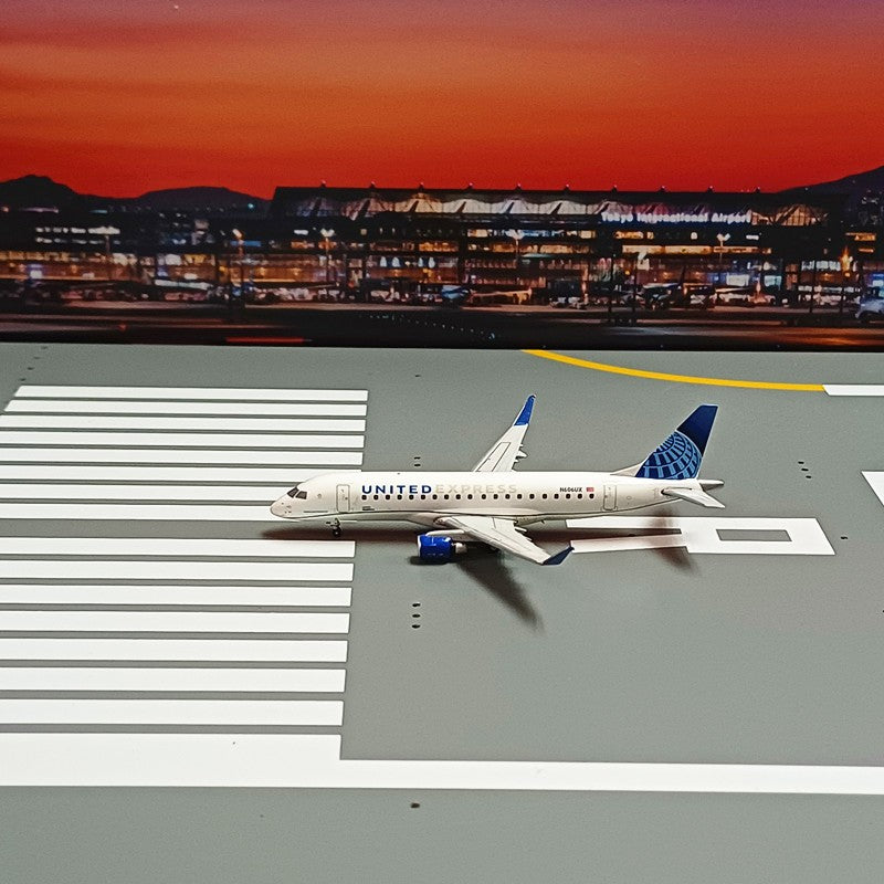 1:400 Geminijets United Airlines ERJ-175 Passenger Airplane Diecast Model
