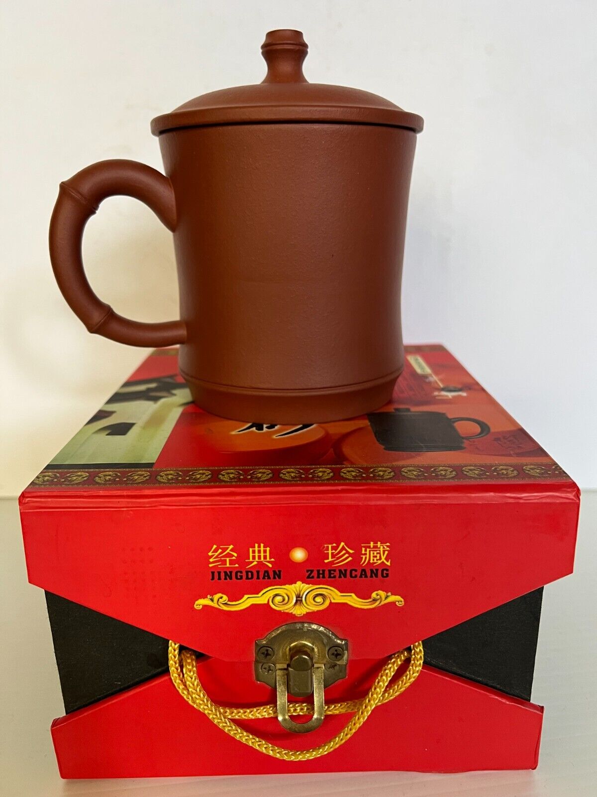 Chinese Yixin Zisha Clay Hand Carved Tea Mug With Lid In Box