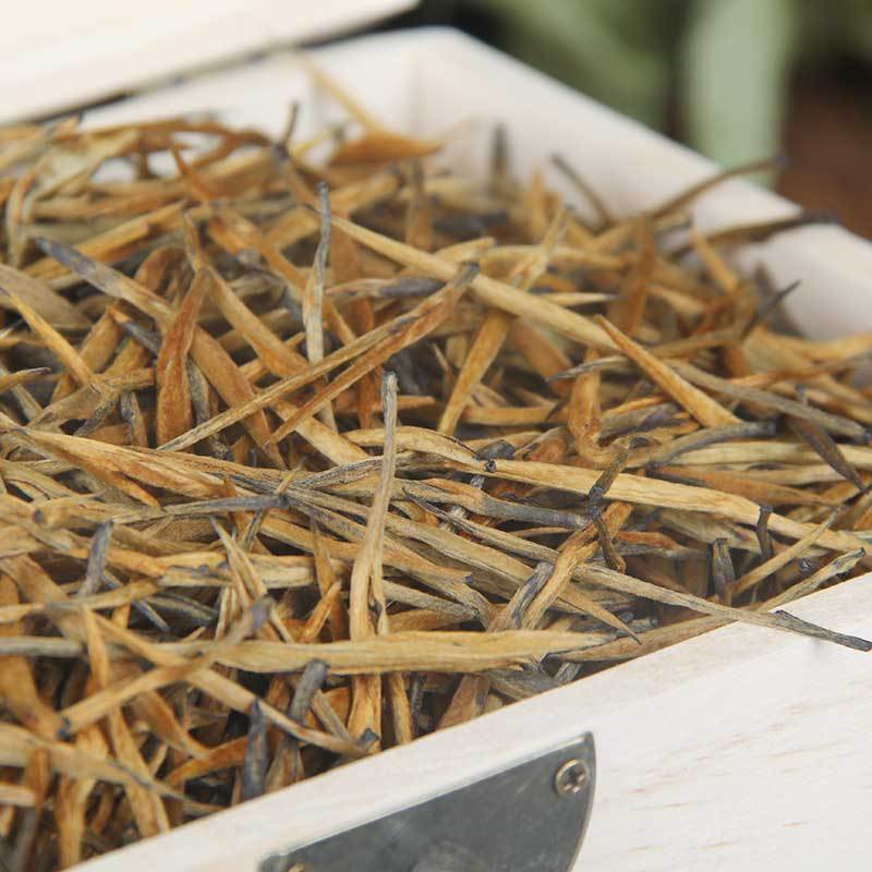 Big gold needle golden bud 500g wooden box Yunnan ancient tree Dian Hong tea