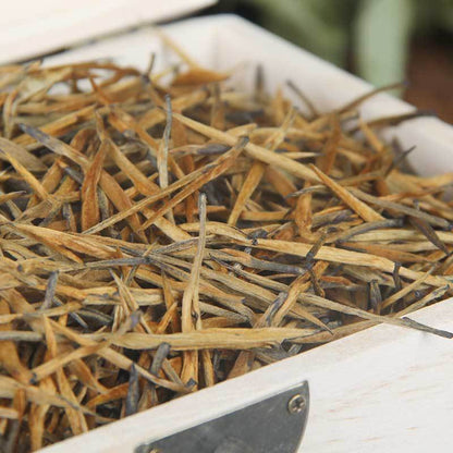 Big gold needle golden bud 500g wooden box Yunnan ancient tree Dian Hong tea
