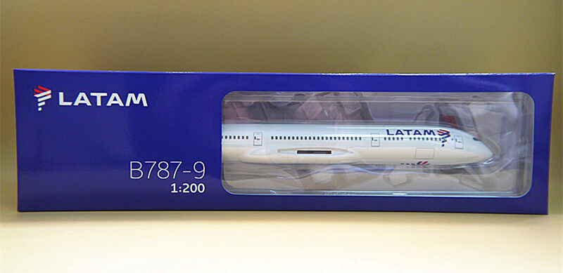 31CM 1:200 HOGAN LATAM BOEING 787-9 Passenger Airplane Solid ABS Plastic Model