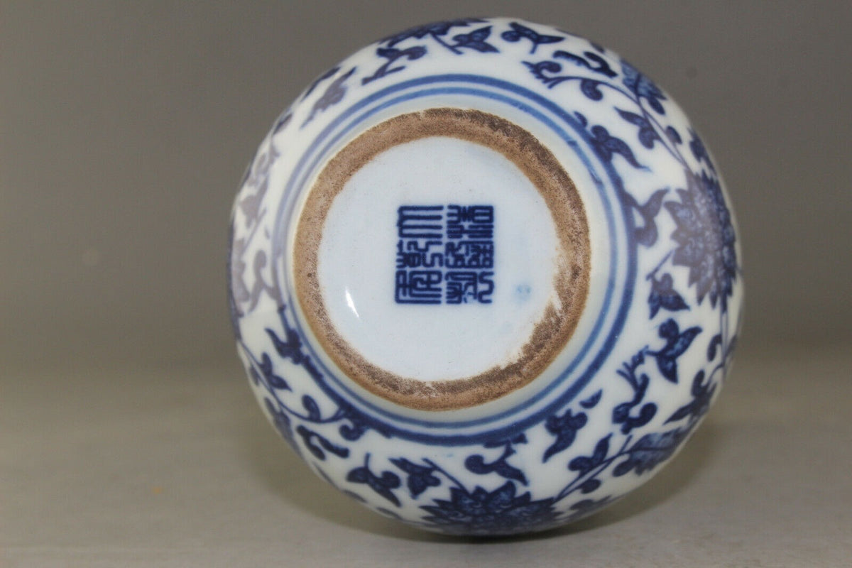 RARE BLUE AND WHITE PORCELAIN FLOWER VASE OF CHINESE ANTIQUE
