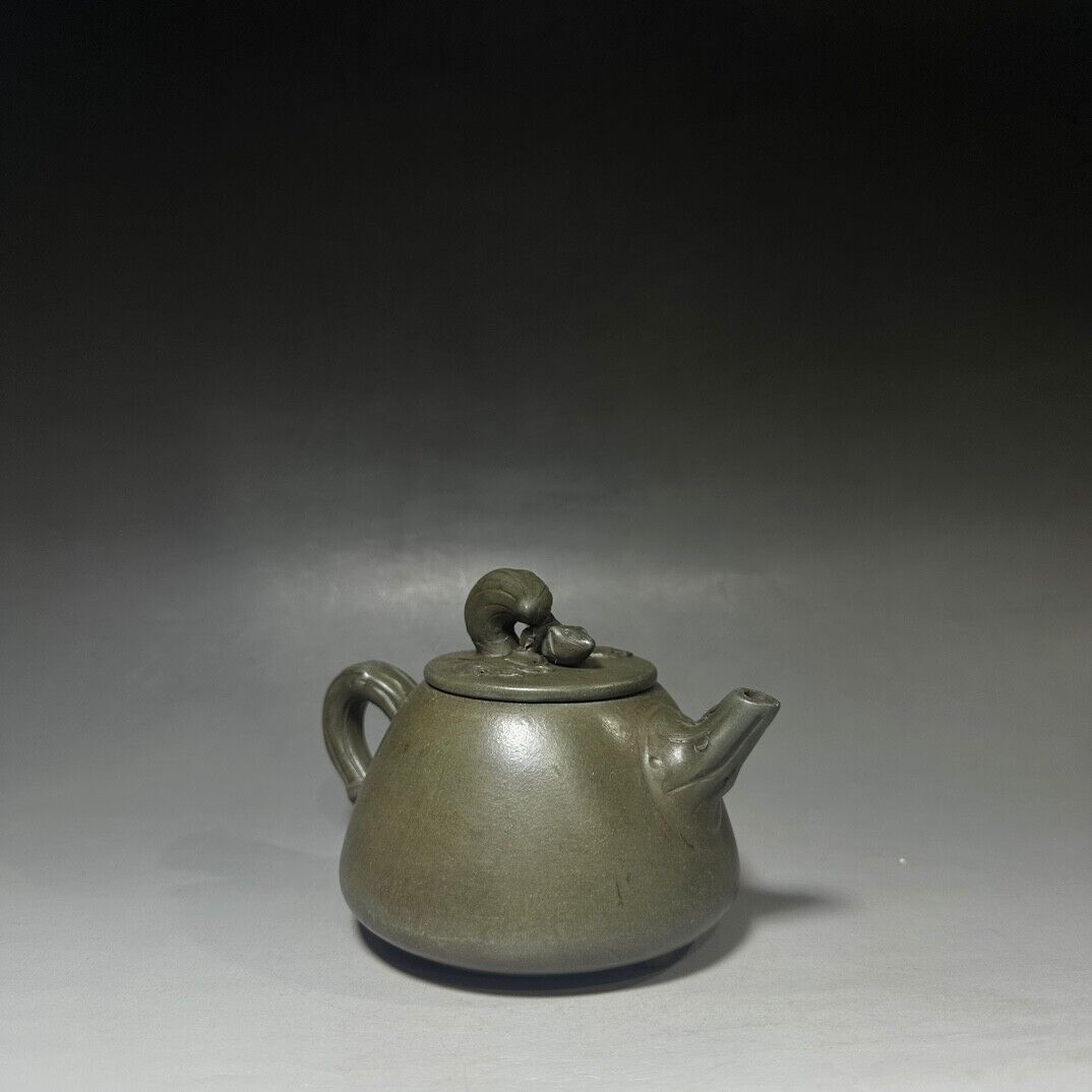 Chinese Yixing Zisha Clay Handmade Exquisite Teapot（松鼠石瓢壶 底款：蒋蓉）