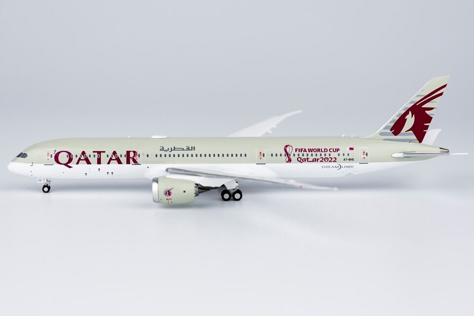 1:400 NG Model QATAR BOEING 787-9 Passenger Airplane Diecast Aircraft Model