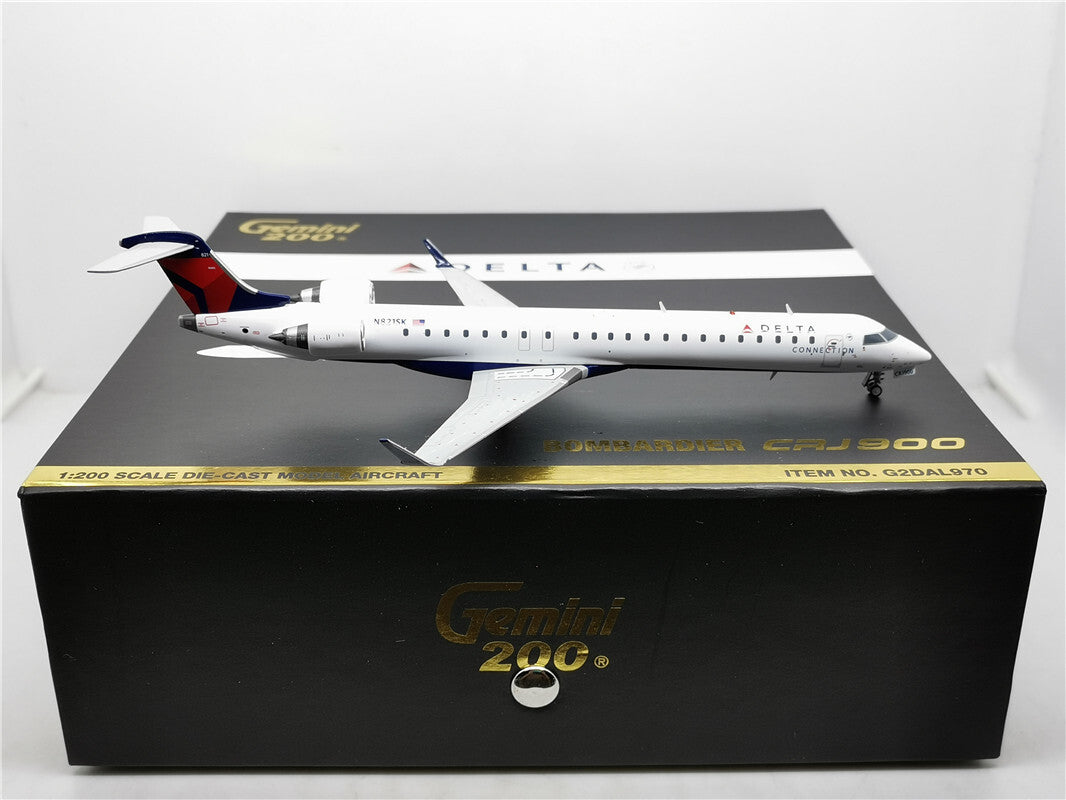 1:200 Geminijets DELTA BOMBARDIER CRJ900 Airfreighter Diecast Aircraft Model