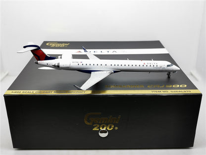 1:200 Geminijets DELTA BOMBARDIER CRJ900 Airfreighter Diecast Aircraft Model