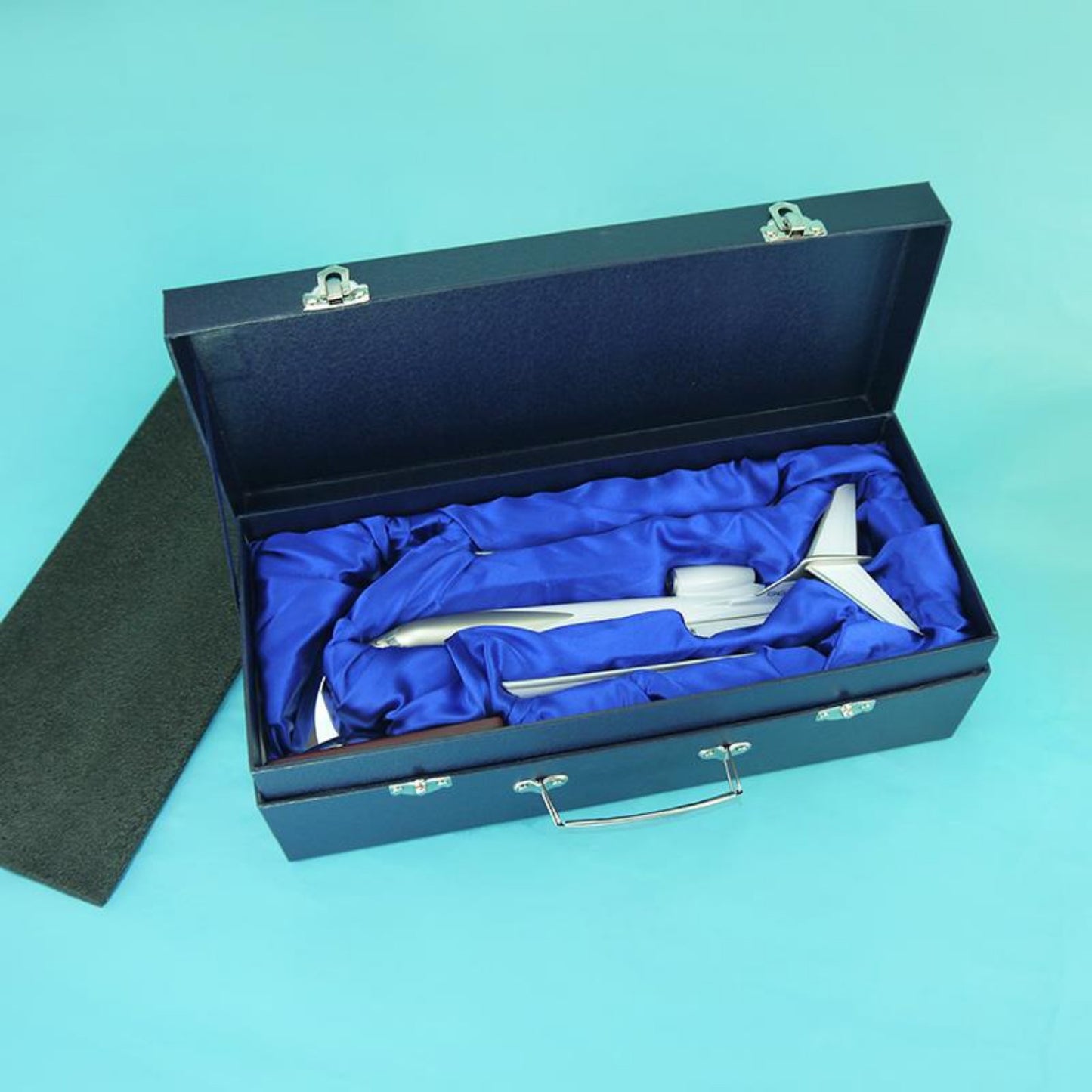 1:100 Gulfstream G650ER Private Jet Model Business Jet Gift Box 32cm/13inches
