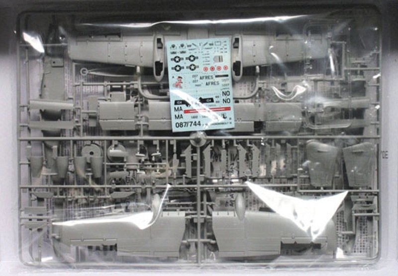 Tamiya 60744 1/72 Scale Model Aircraft Kit USAF A-10 Thunderbolt II Warthog