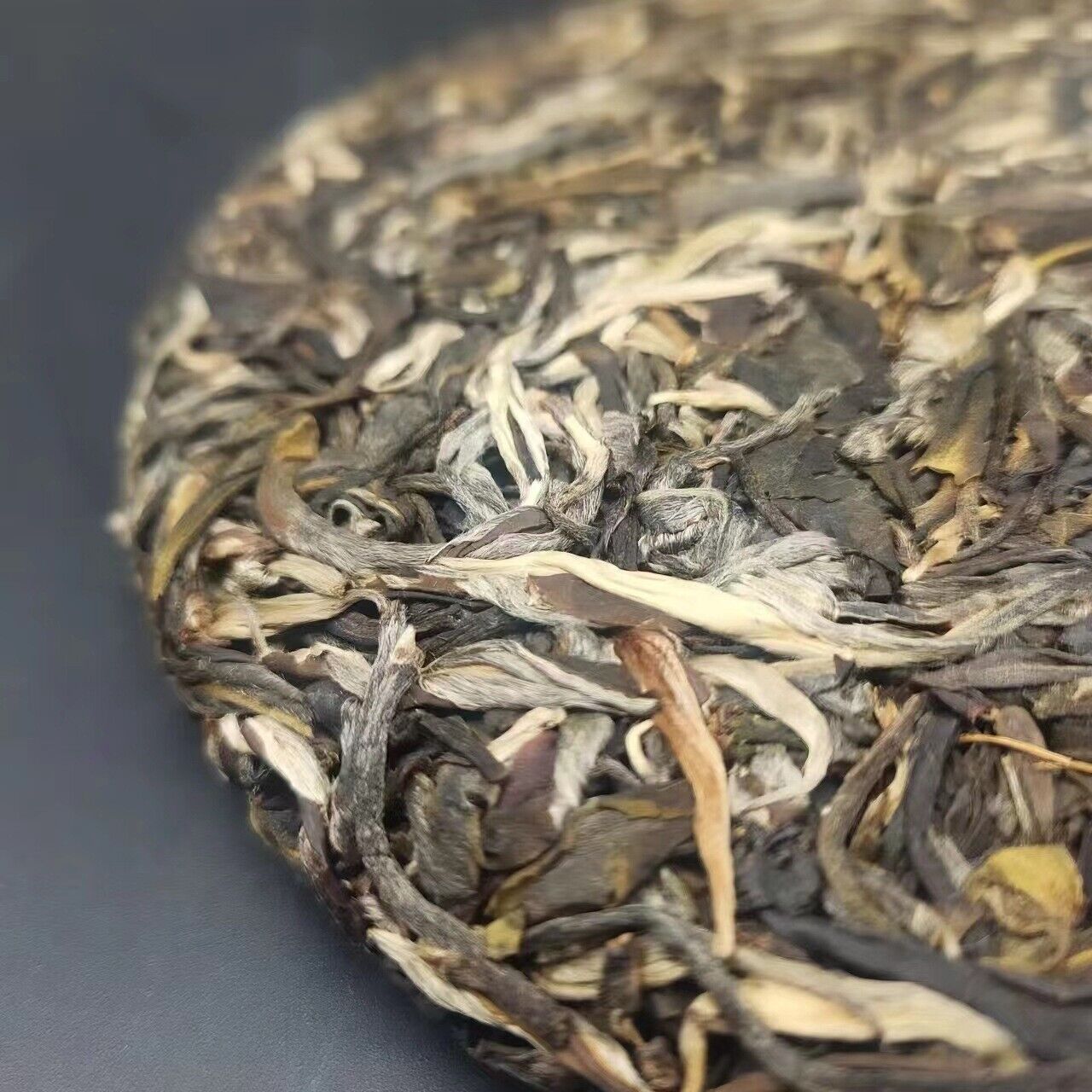 Yunnan Pu'er Tea Lao Man'e Pu'er Yiwu Pu'er Cake Tea 357g Ancient Pu'er Cake Tea