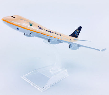 16cm Saudi Arabian Boeing 747-400 Passenger Aeroplane Diecast Aircraft Model