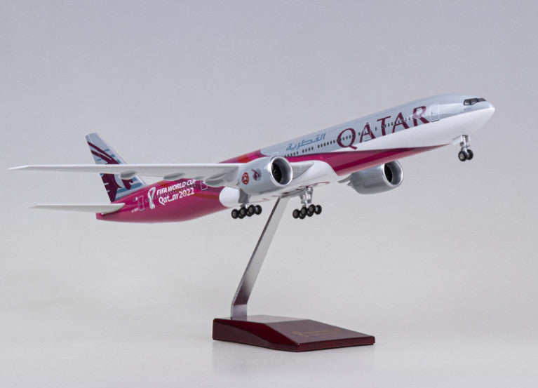 1:157 47CM QATAR BOEING 777-300ER Airplane Landing Gear Resin Aircraft Model