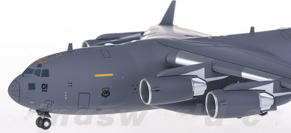 1:200 27CM Hogan NATO FORCE BOEING C-17A Aircraft ABS Plastic Airplane Model