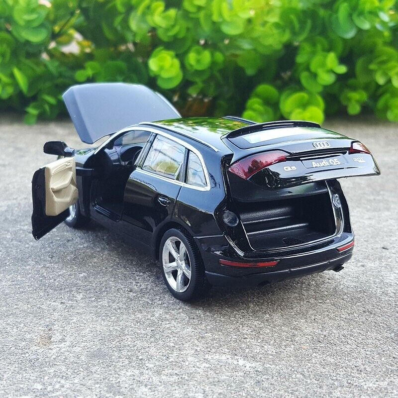 1:32 Audi Q5 SUV Diecast Model Car Collection Toy Vehicle Sounds & Lights