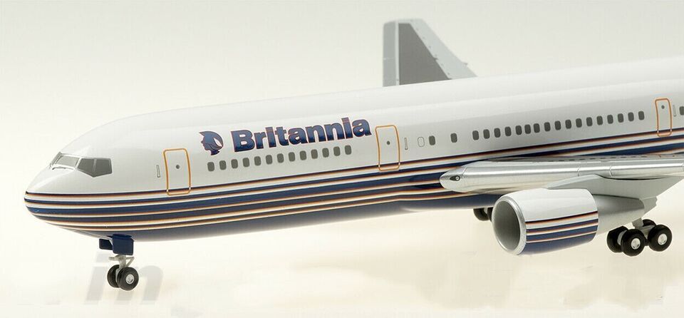1:200 28CM Hogan Britannia BOEING 767-300ER Passenger Airplane ABS Plastic Model