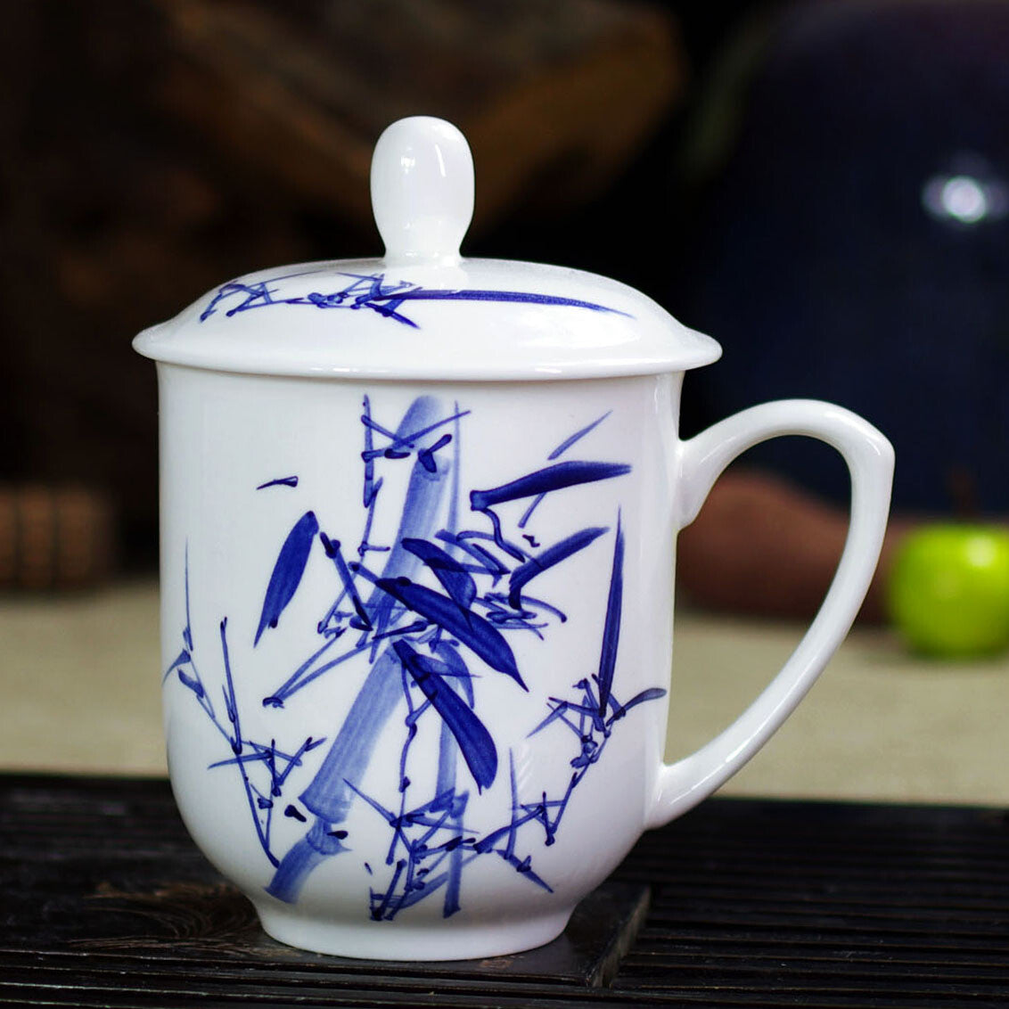 Jingdezhen Blue and White Bone Porcelain Cup Ceramic Tea Cup with Handle Lid
