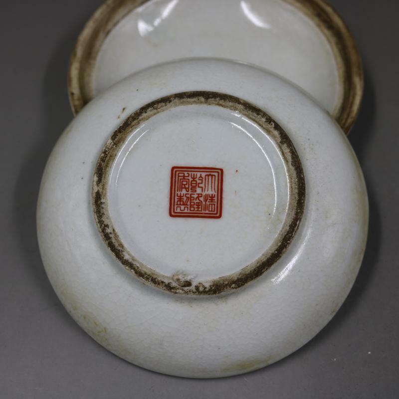 Chinese Famille Rose Porcelain Foo Fu Dog Guardion Lion Ink Box Rouge Box 4.29"