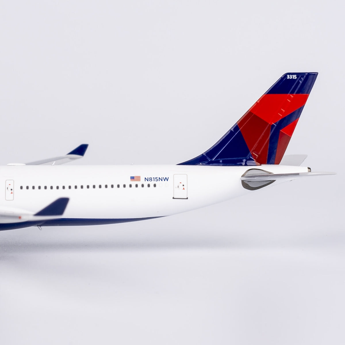 1:400 NG Models DELTA Airbus A330-300 Passenger Diecast Aircraft Model