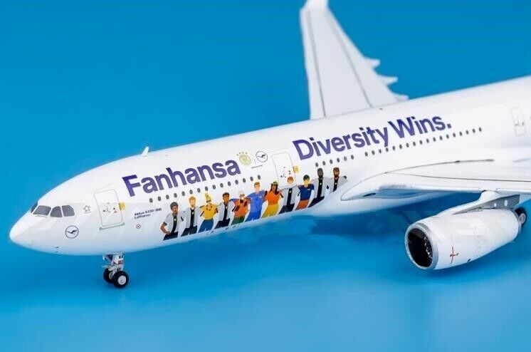 1:400 GeminiJets Lufthansa AIRBUS A330-300 Passenger Airplane Diecast Model