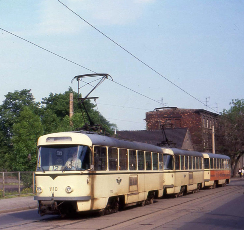 1:43 PremiumClassixxs Magdeburg GDR TATRA-T4D Tram Passenger Car Diecast Model
