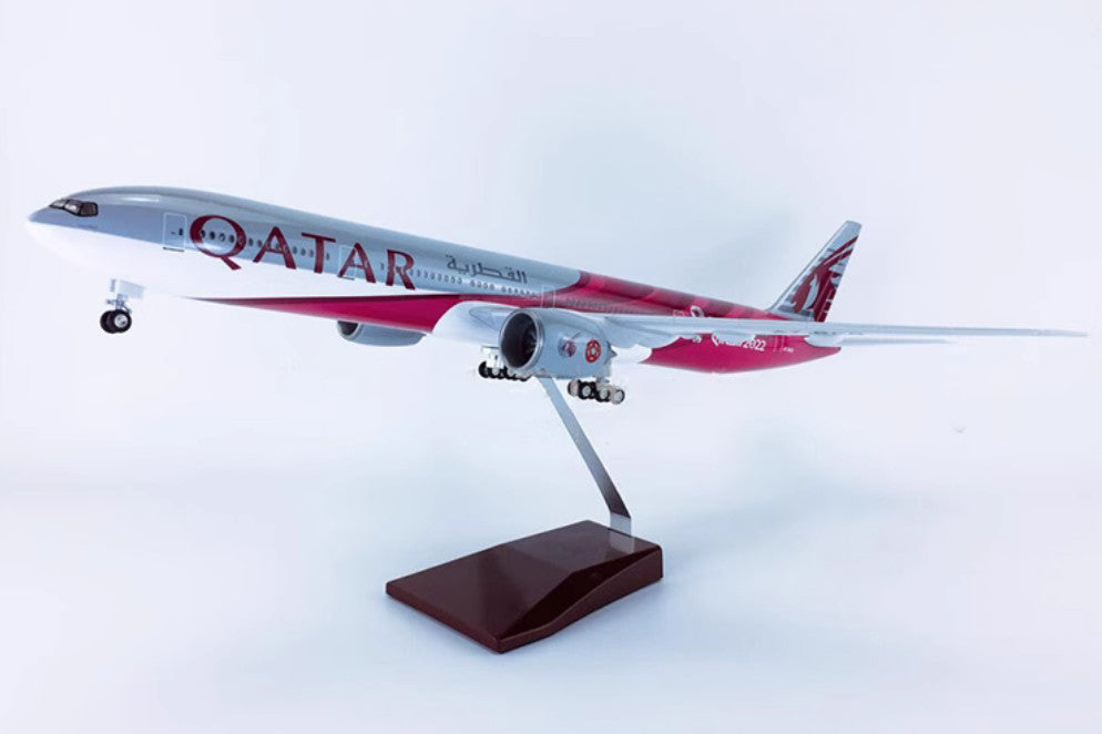 1:157 47CM QATAR BOEING 777-300ER Airplane Landing Gear Resin Aircraft Model