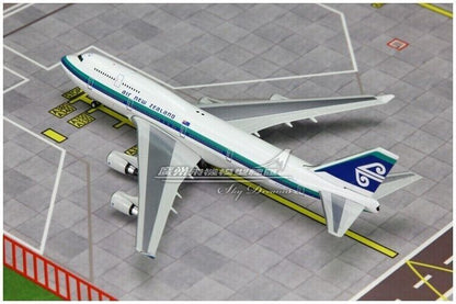 1:400 Phoenix AIR NEW ZEALAND BOEING 747-400 Passenger Airplane Diecast Model