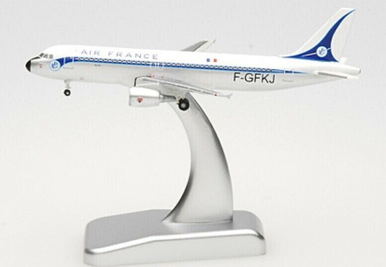 31CM 1:200 HOGAN LATAM BOEING 787-9 Passenger Airplane Solid ABS Plastic Model