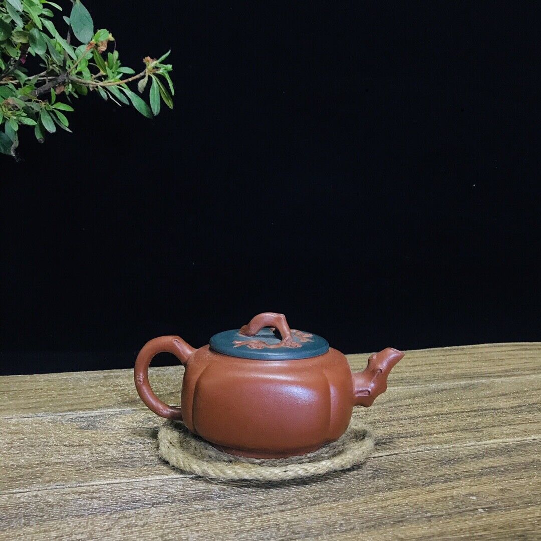 Chinese Yixing Zisha Clay Handmade Exquisite Teapot（双色梅花 底款：周桂珍）