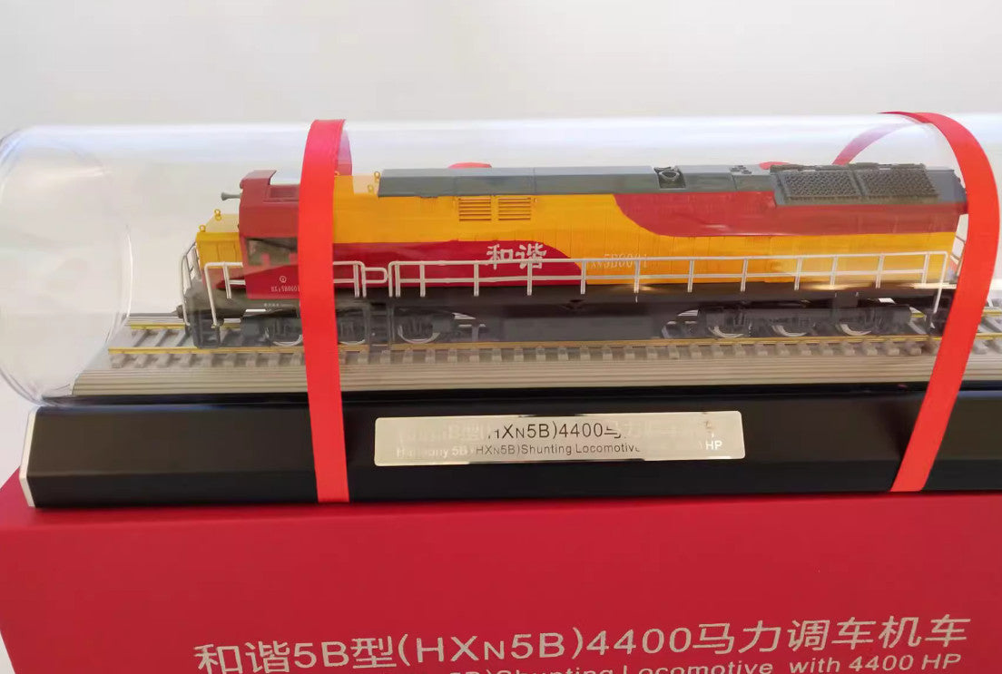 1:87 34CM HXN5B Shunting Locomotive With 4400 HP Passenger Train Diecast Model