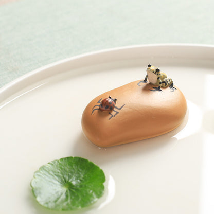 Creative Tea Pet Squirt Pee Frog On Stone Tea Pet Handmade Yixing Zisha Tea Play
