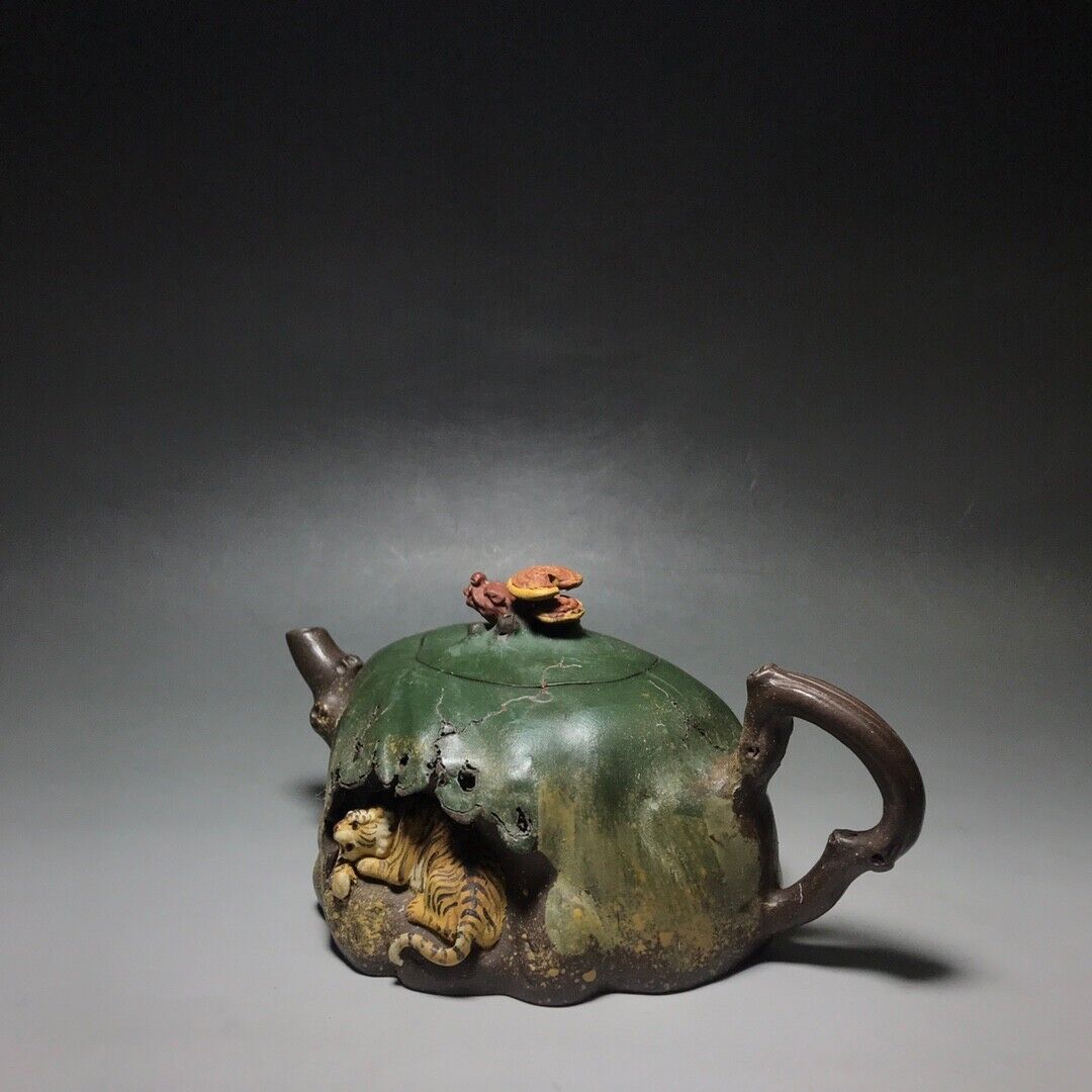 Chinese Yixing Zisha Clay Handmade Exquisite Teapot （藏龙卧虎 底款：汪寅仙）