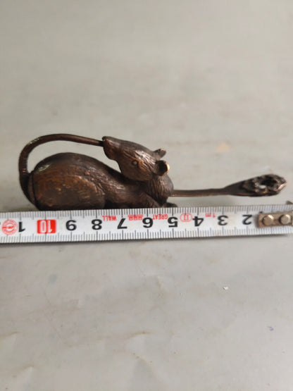 Early Collection of Mouse Old Locks in Ancient China