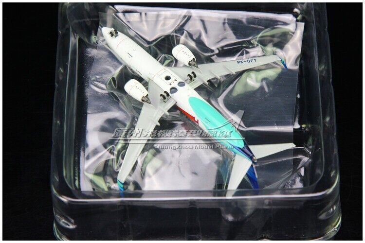 1:400 JC Wings Garuda Indonesia BOEING 737-800 Passenger Airplane Diecast Model