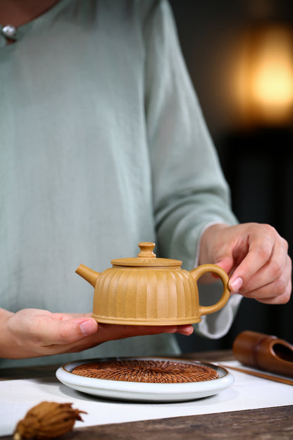 5.4" Collect China Yixing Zisha Pottery Gold Section Clay 220ML Mesh Teapot 钟葵壶