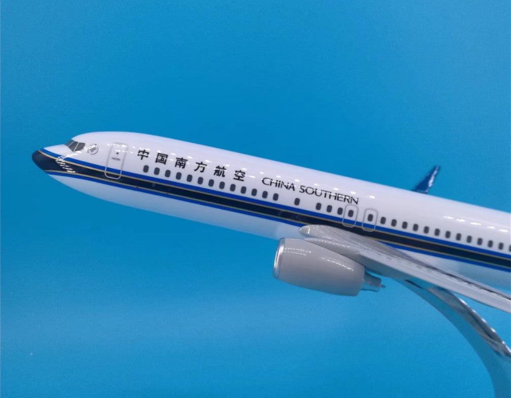 40CM CHINA SOUTHERN BOEING 737-800 B-5646 Passenger Airplane Resin Plane Model