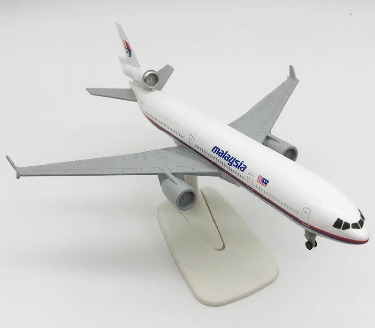 20CM Malaysia McDonnell Douglas MD-11 Passenger Aircraft Diecast Airplane Model