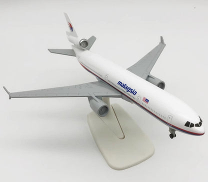 20CM Malaysia McDonnell Douglas MD-11 Passenger Aircraft Diecast Airplane Model