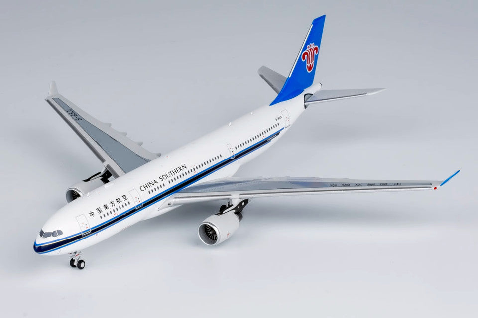 1:400 NG Model CHINA SOUTHERN AIRBUS A330-200 Passenger Airplane Diecast Model